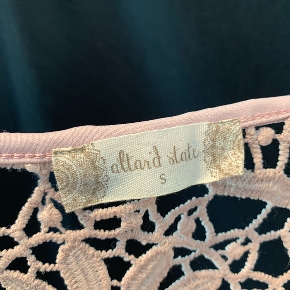 Altar’d State SL Lace Coverup - Picture 4 of 7